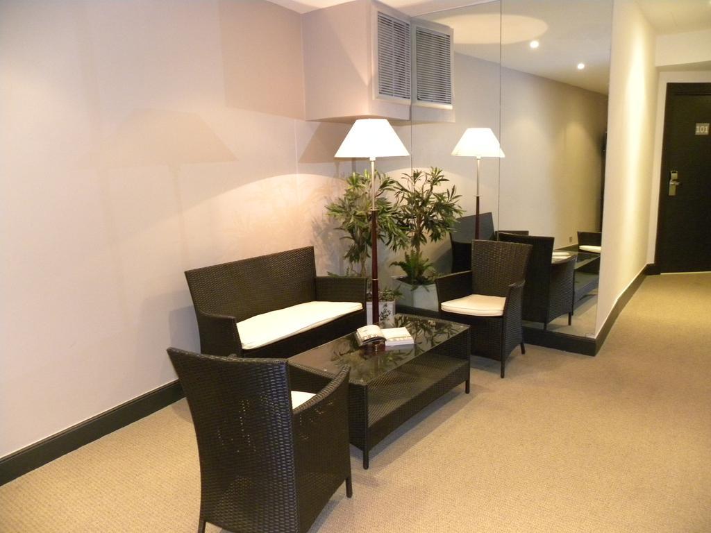 Hotel Le Noailles Nice Gare Esterno foto